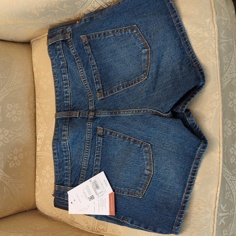 New with tags. Maternity Isabel Blue Jean Shorts size 4. Make an Offer! - Picture 2 of 6